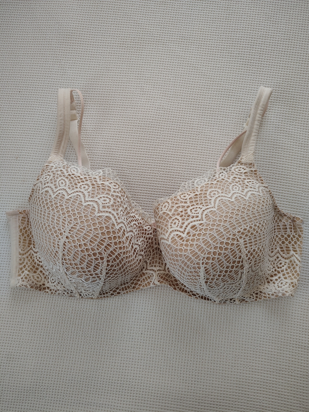 Cacique Lace Overlay T-Shirt Bra - Cream Size 46 DD.